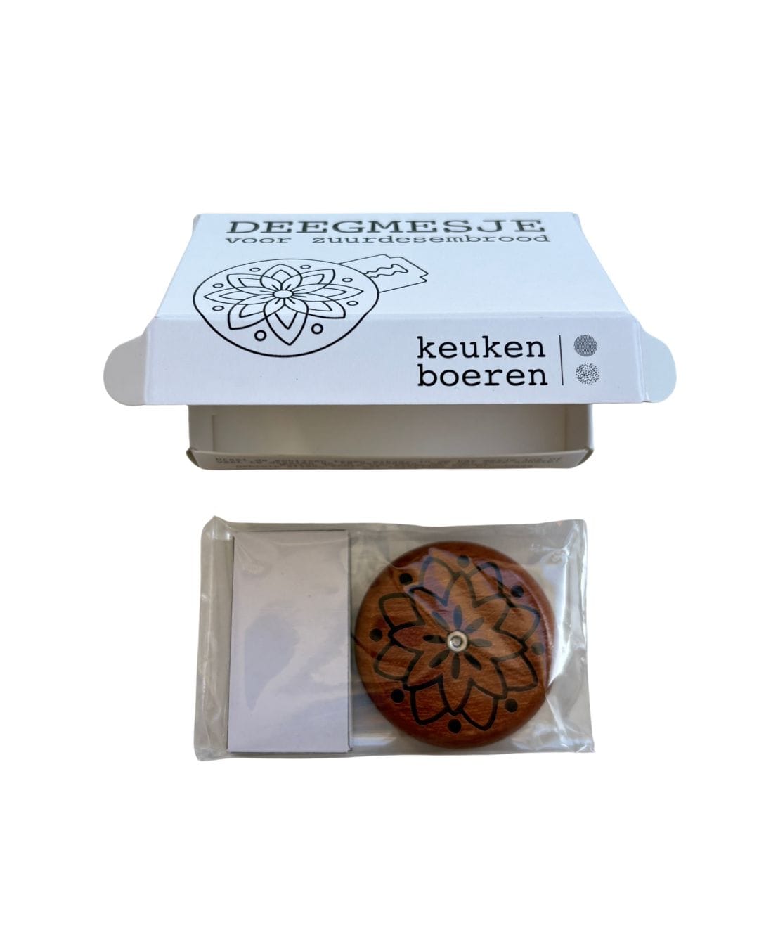 Doosje met deegmesje ernaast